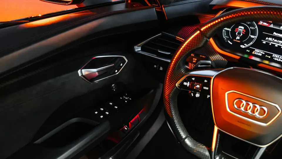 Салон Audi с вечерней подсветкой