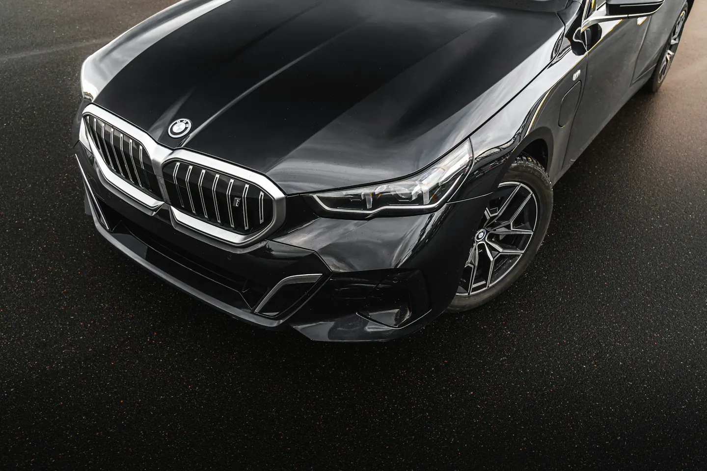 BMW i5 крупным планом